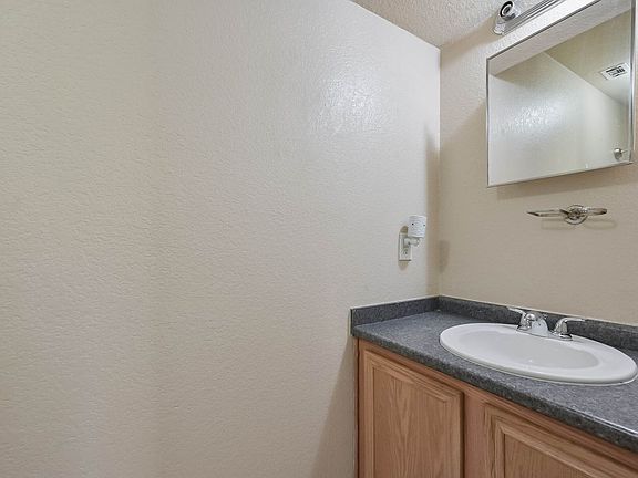 4th image of 404 Kings Way Dr