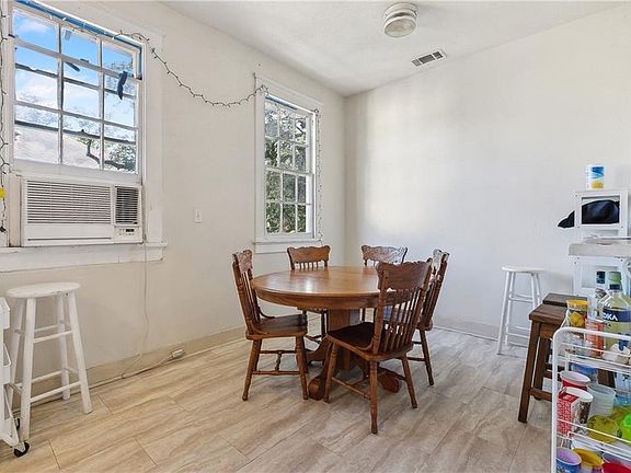 3rd image of 5817-19 Clara St