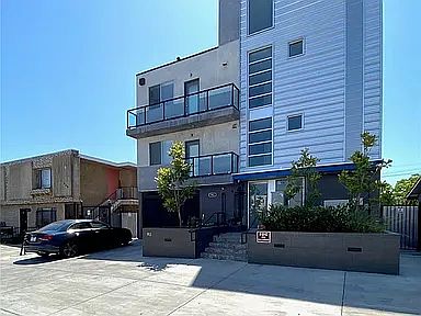 2nd image of 953 N Normandie Ave #205