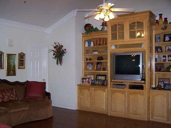 5th image of 3101 Crystal Lake Dr