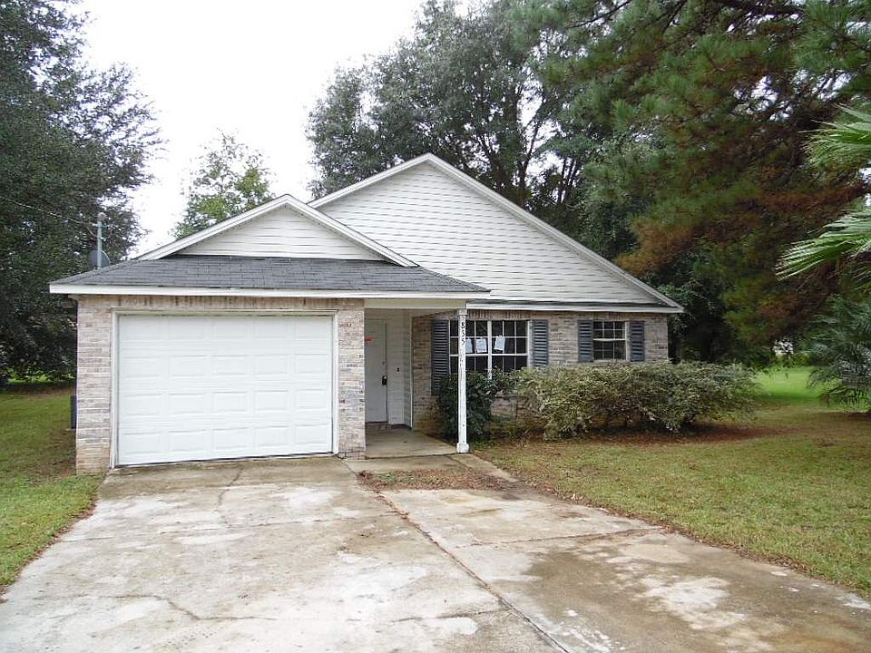 1st image of 835 Arlington Cir