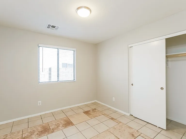 6622 S 23rd Ave — Photo 12