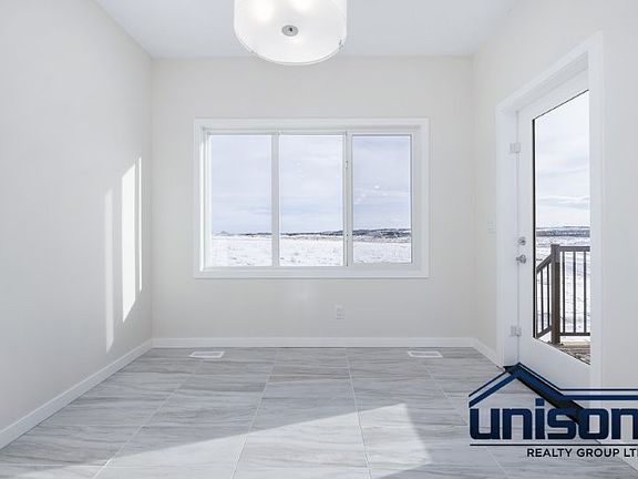 5th image of 165 Legacy Reach Cres SE