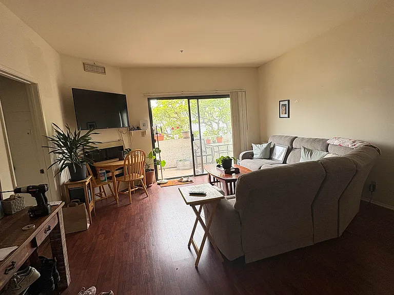 153 N Oak Knoll Ave #102 — Photo 14