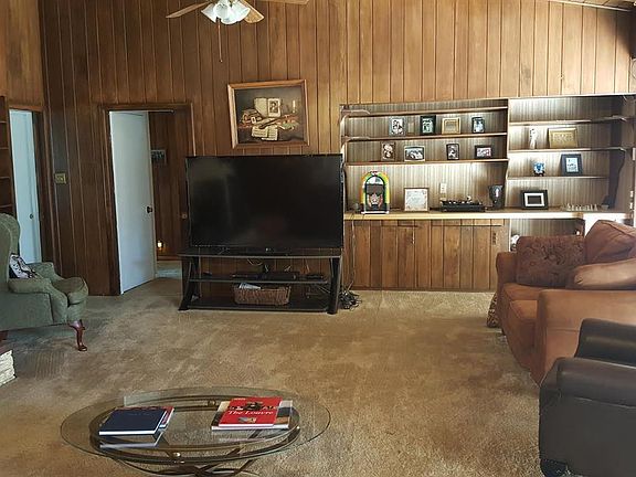 3rd image of 1007 E Green Acres Dr