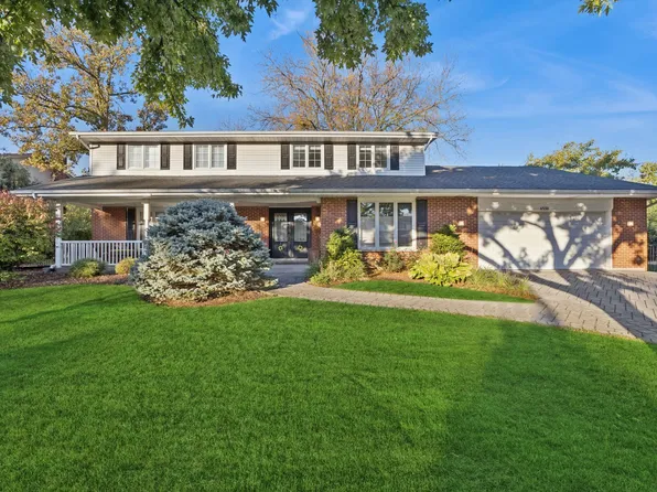 6530 Chaucer Rd, Willowbrook, IL 60527