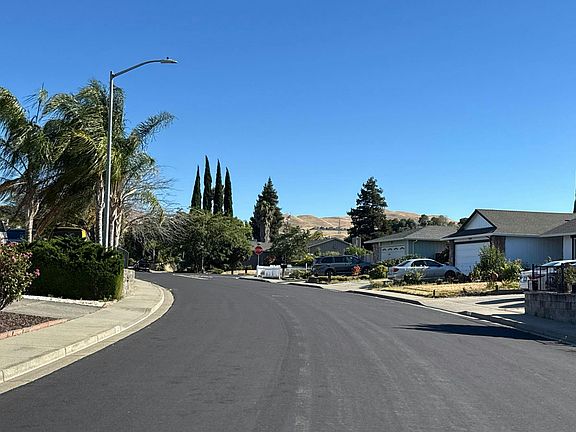 4th image of 2025 Mendocino Dr