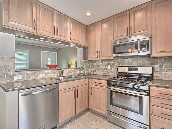 4th image of 7309 Yates St