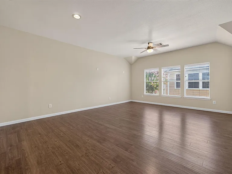 1317 Paige St — Photo 13