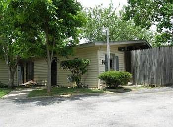 1st image of 4102 Sherwood Ln APT 14