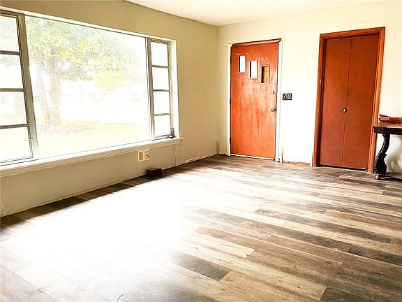 4th image of 601 Country Club Dr