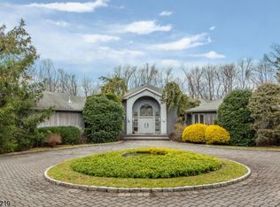 31 Westmount Dr, Livingston, NJ 07039
