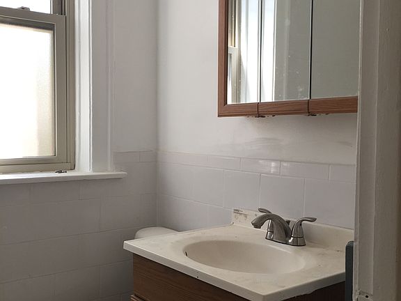 3rd image of 328 S Maple Ave APT 2G
