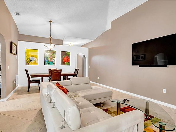 4th image of 206 GREAT YARMOUTH COURT
