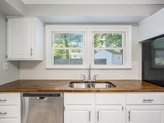 2nd image of 7443 Kingston Dr