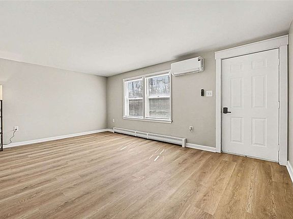 4th image of 496 Hayts Rd