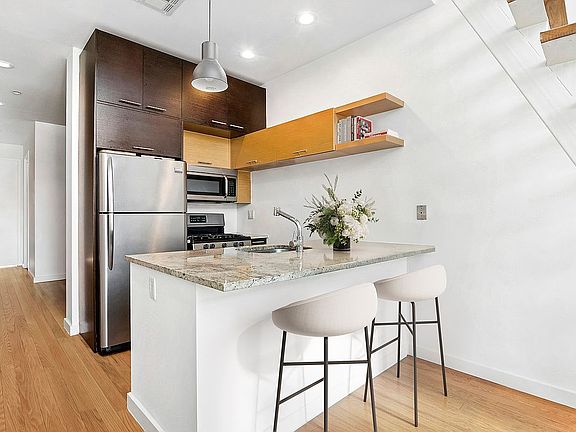 3rd image of 144 Clifton Pl APT 4A