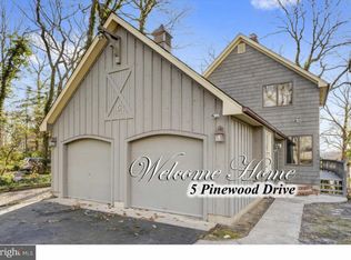 5 Pinewood Dr, Neptune, NJ 07753