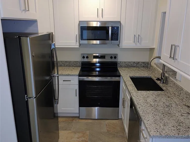 2230 Grove St S — Photo 11