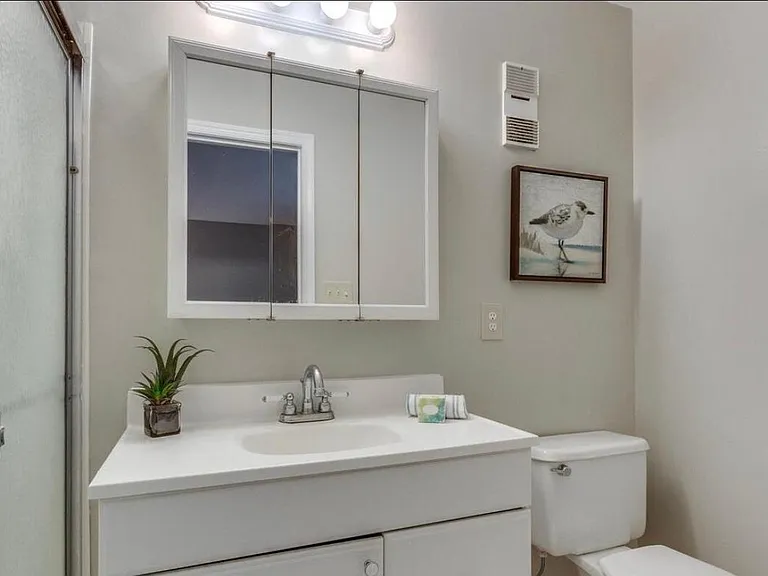 1103 N Taylor St — Photo 7