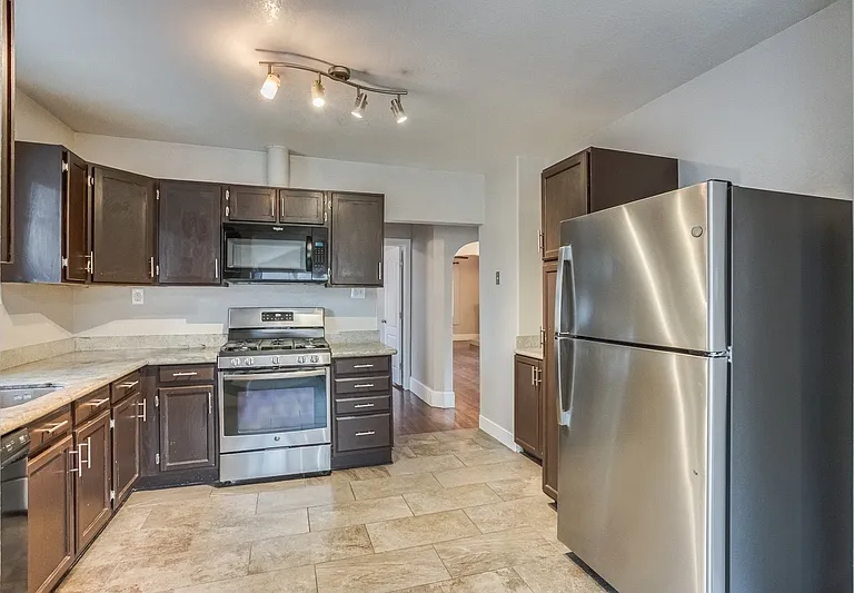 4435 N Clay St — Photo 13