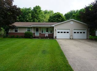 1002 E Washington St, Le Roy, IL