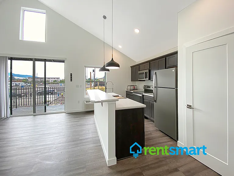 123 N 2nd St W #3 — Photo 2