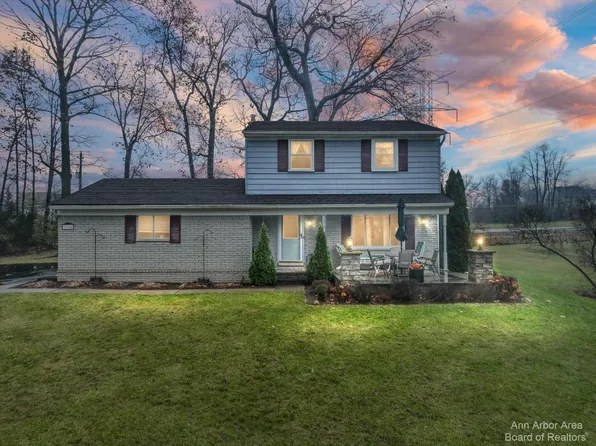 3154 Branch Ct, Wixom, MI 48393