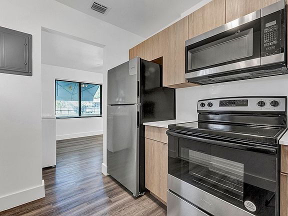 4th image of 510 NW 90th St