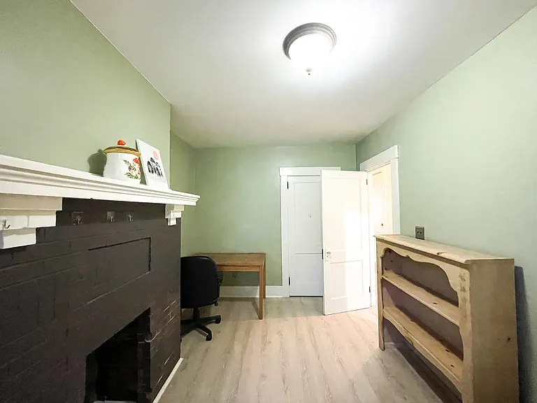 1041 Mirror St — Photo 18