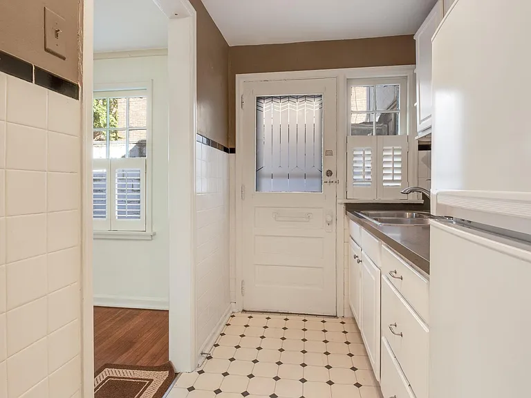 118 E Blenkner St #118 — Photo 2