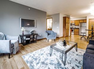 957 7th Ave SW APT 6, Forest Lake, MN 55025