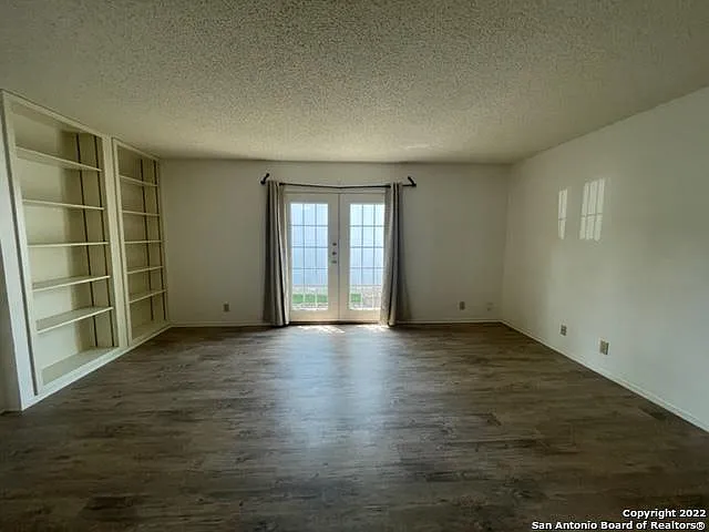7631 Heathridge — Photo 5