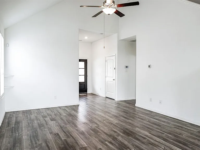 9011 Beacon Mill Dr — Photo 4
