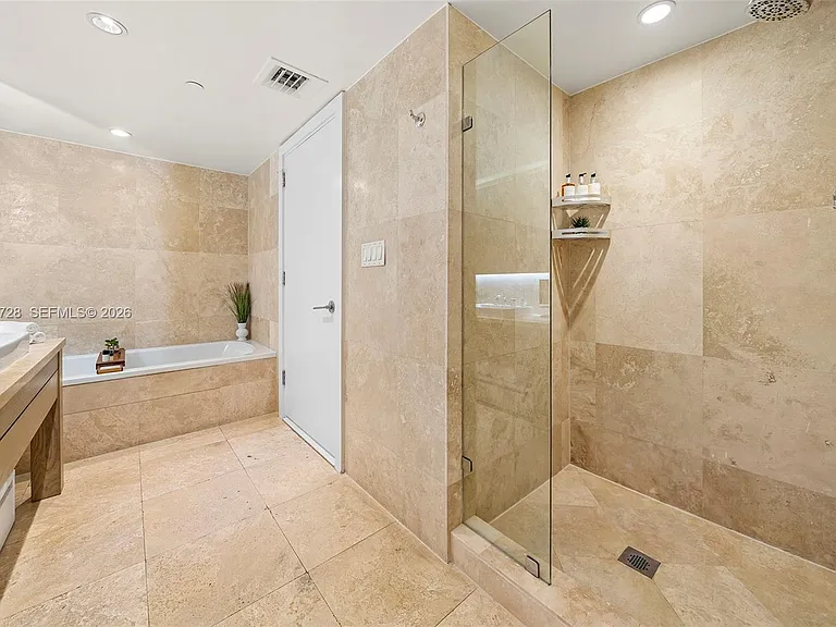 102 24th St #1412 — Photo 33