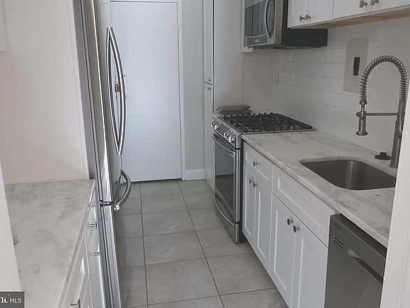 5th image of 4201 Cathedral Ave NW APT 207E