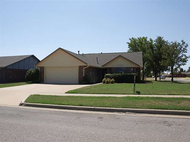 1st image of 7206 NW Willow Pl