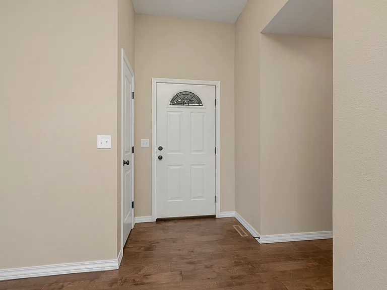 1053 S Christopher Ave — Photo 10
