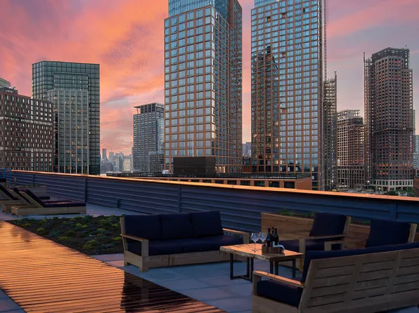 1133 Manhattan Avenue image 1 of 17