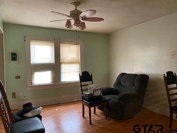 2nd image of 720 Johnson St