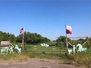 2105 Paloma Dr, Sinton, TX 78387