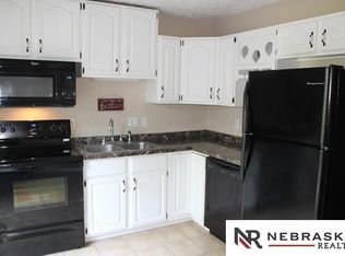 7611 S 41st St, Bellevue, NE 68147