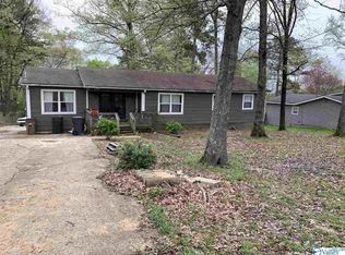 1624 Vestavia Dr SW, Decatur, AL 35603