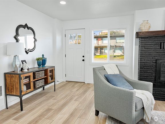 3rd image of 1527 9th Street