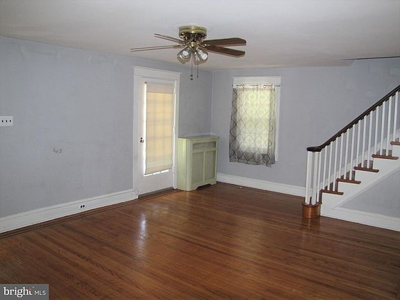 5th image of 929 Foss Ave