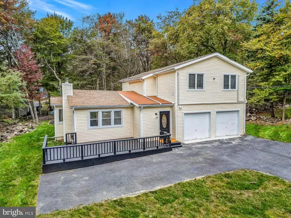 2595 Waterfront Dr, Tobyhanna, PA 18466