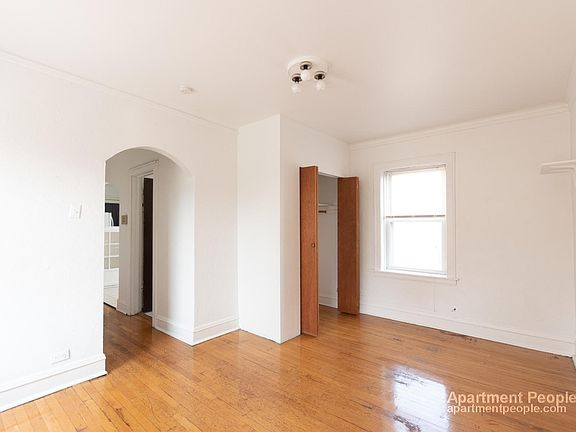 2nd image of 1478 W Winnemac Ave #3