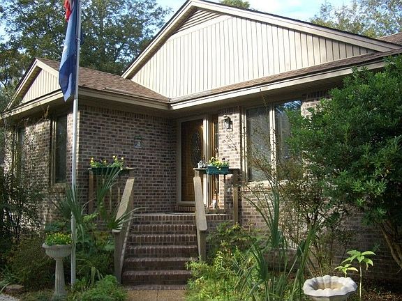 Full brick Ranch on 1/3 acre lot