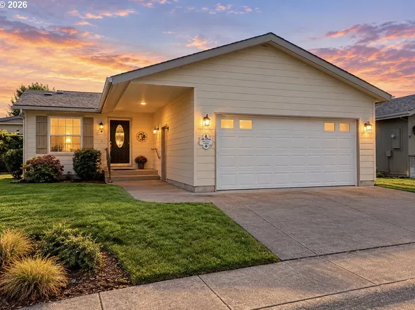 167 Village Dr, Cottage Grove, OR 97424