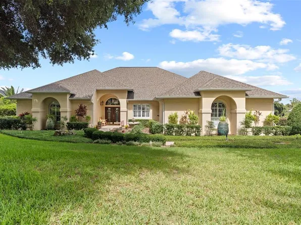 5712 Crestview Dr, Lady Lake, FL 32159